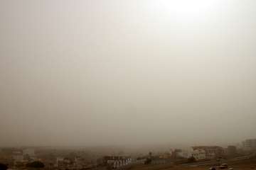 Una densa calima cubre el cielo de Telde (Foto Jesús Ruiz, TA y Antonio Rico)
